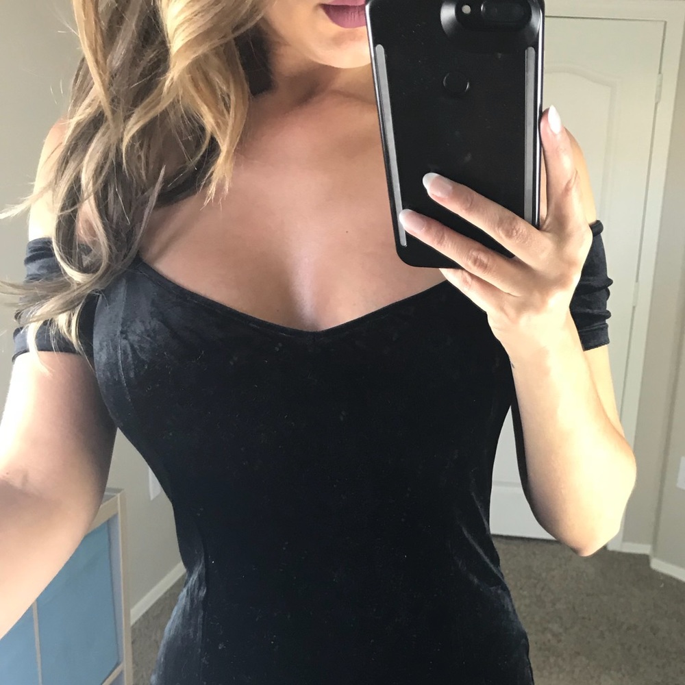 -Black Velvet Cold Shoulder Mini- - Picture 4 of 5